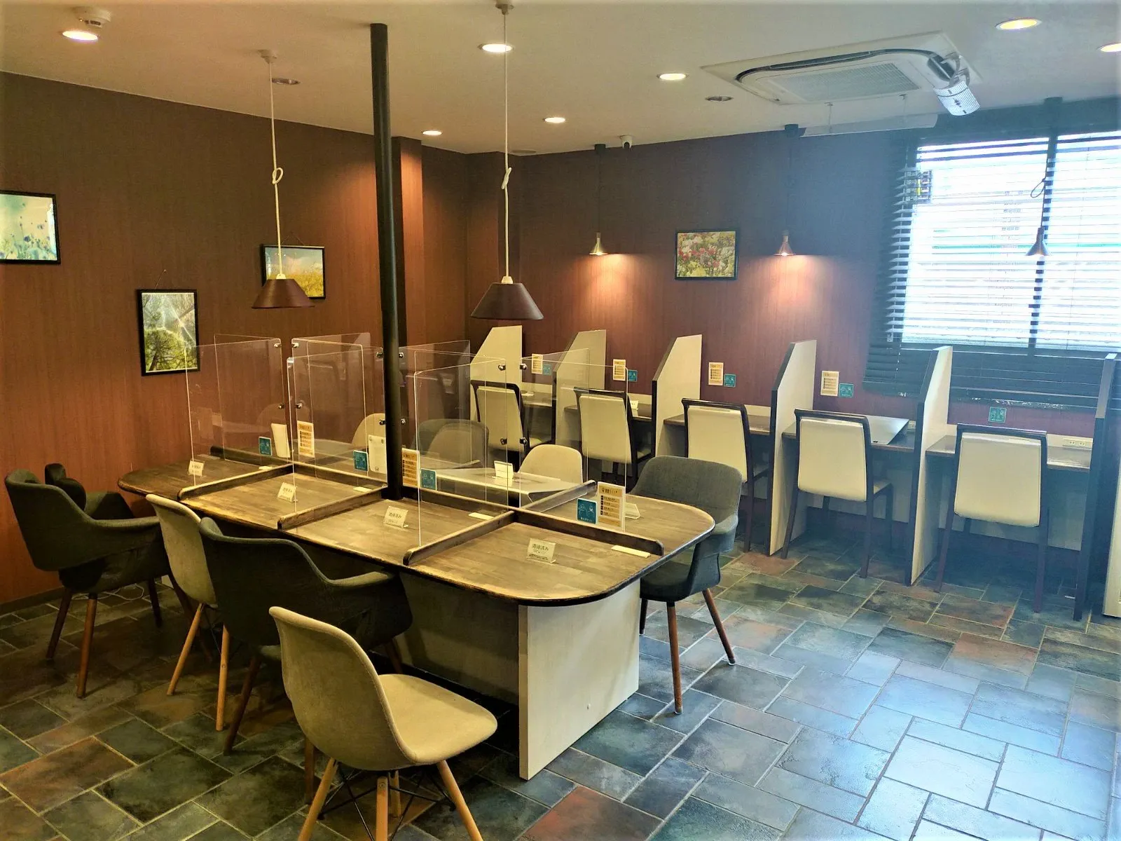 勉強カフェ 大阪西梅田 写真