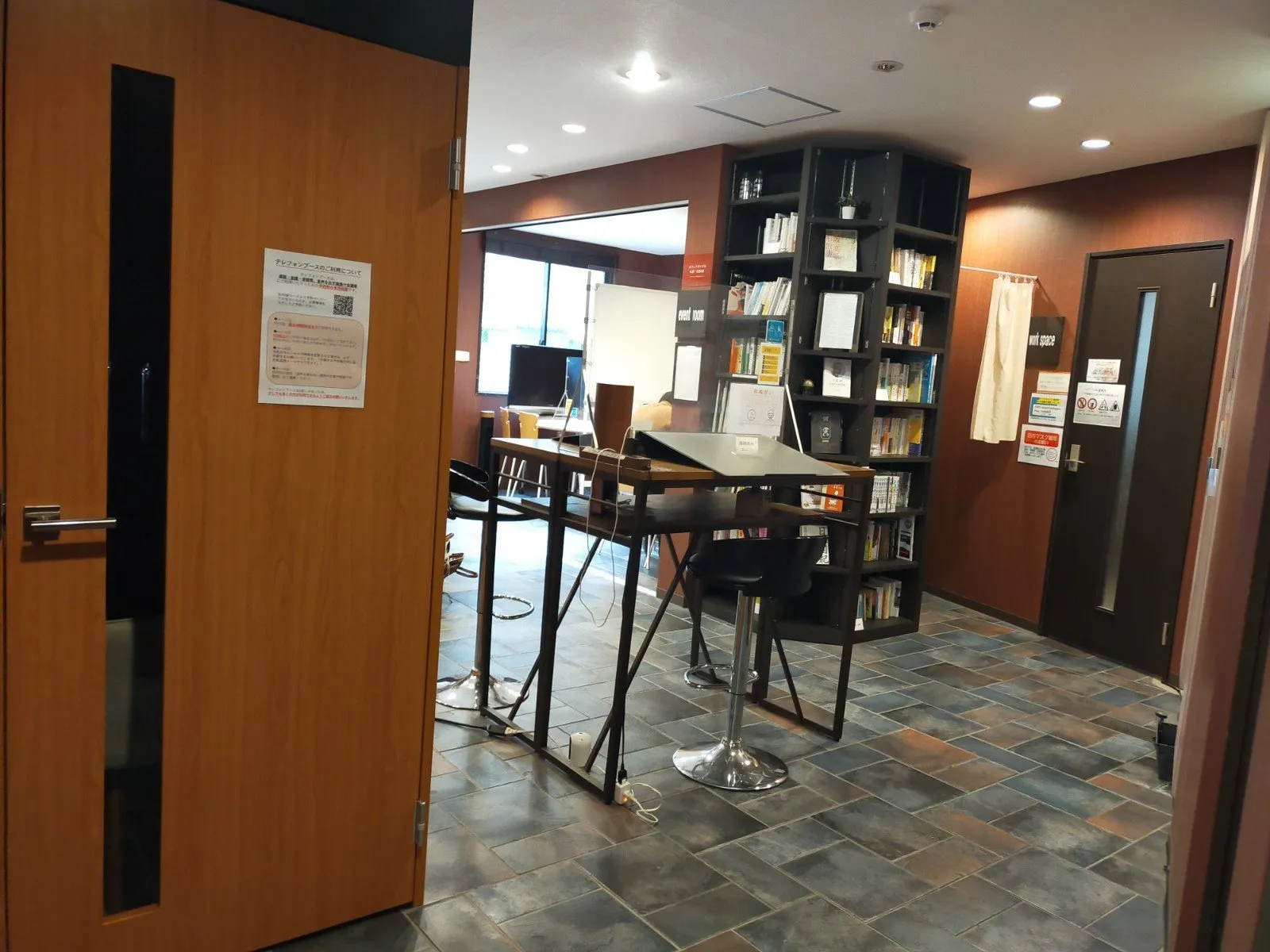 勉強カフェ 大阪西梅田 写真