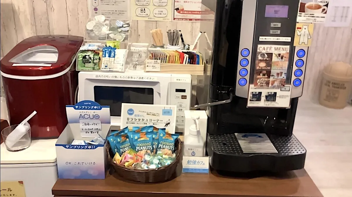 勉強カフェ 大阪江坂ローソン店内 写真