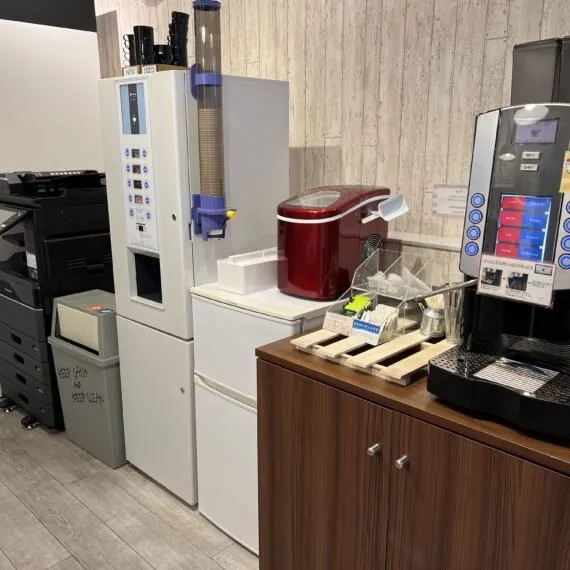 勉強カフェ 大阪江坂ローソン店内 写真