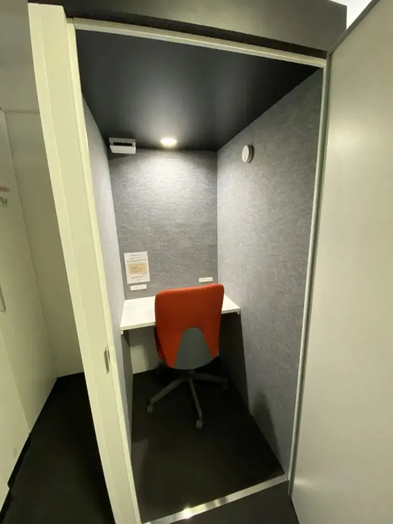 勉強カフェ 大阪本町 写真