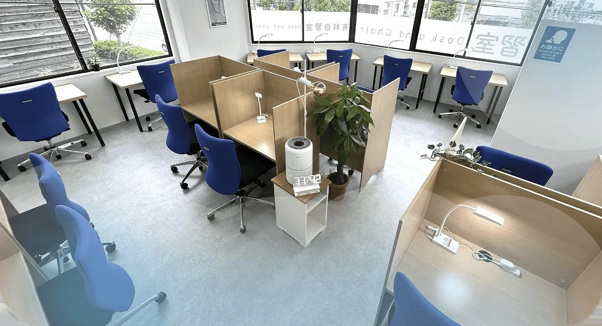 Desk and Chair 新蔵店