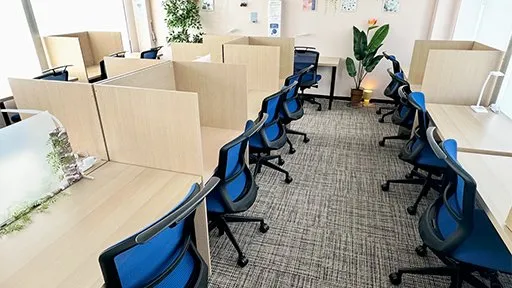 Desk and Chair 新蔵店 写真