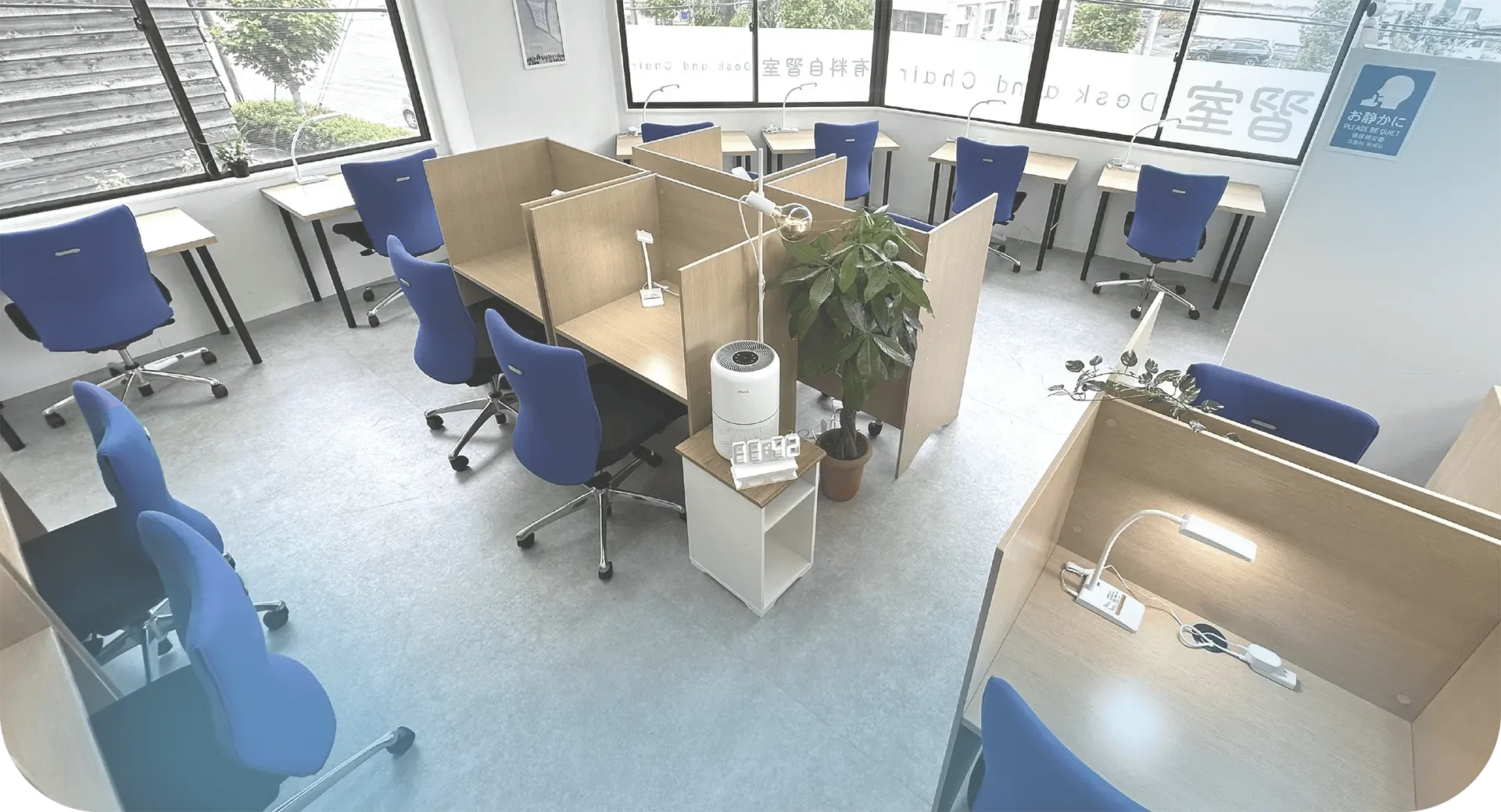 Desk and Chair 佐古駅前店