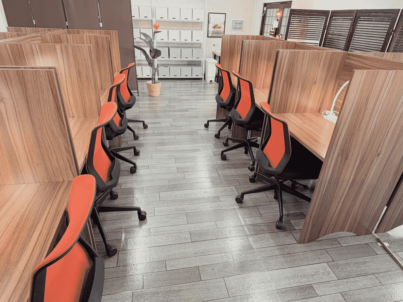Desk and Chair 玉島中央店 写真