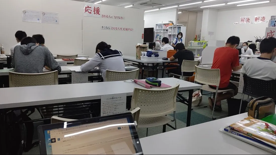 学習塾が運営する自習室