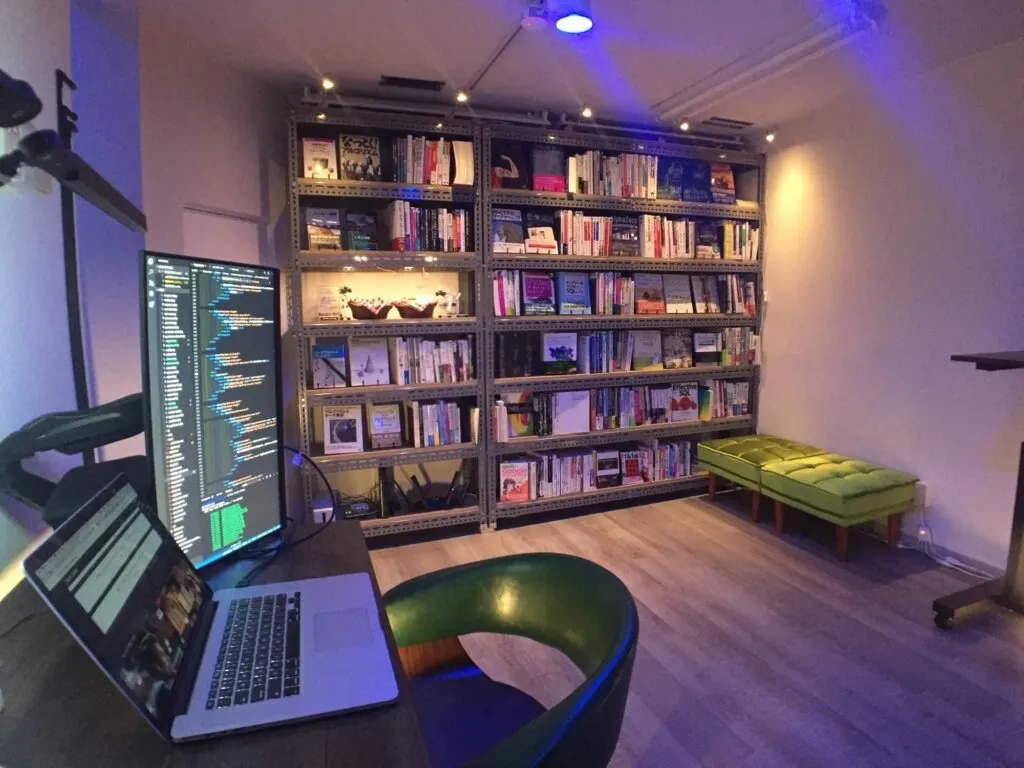 GEEK LIBRARY 写真