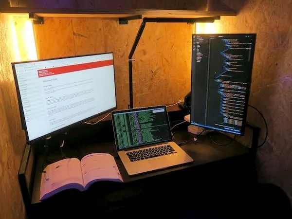 GEEK LIBRARY 写真