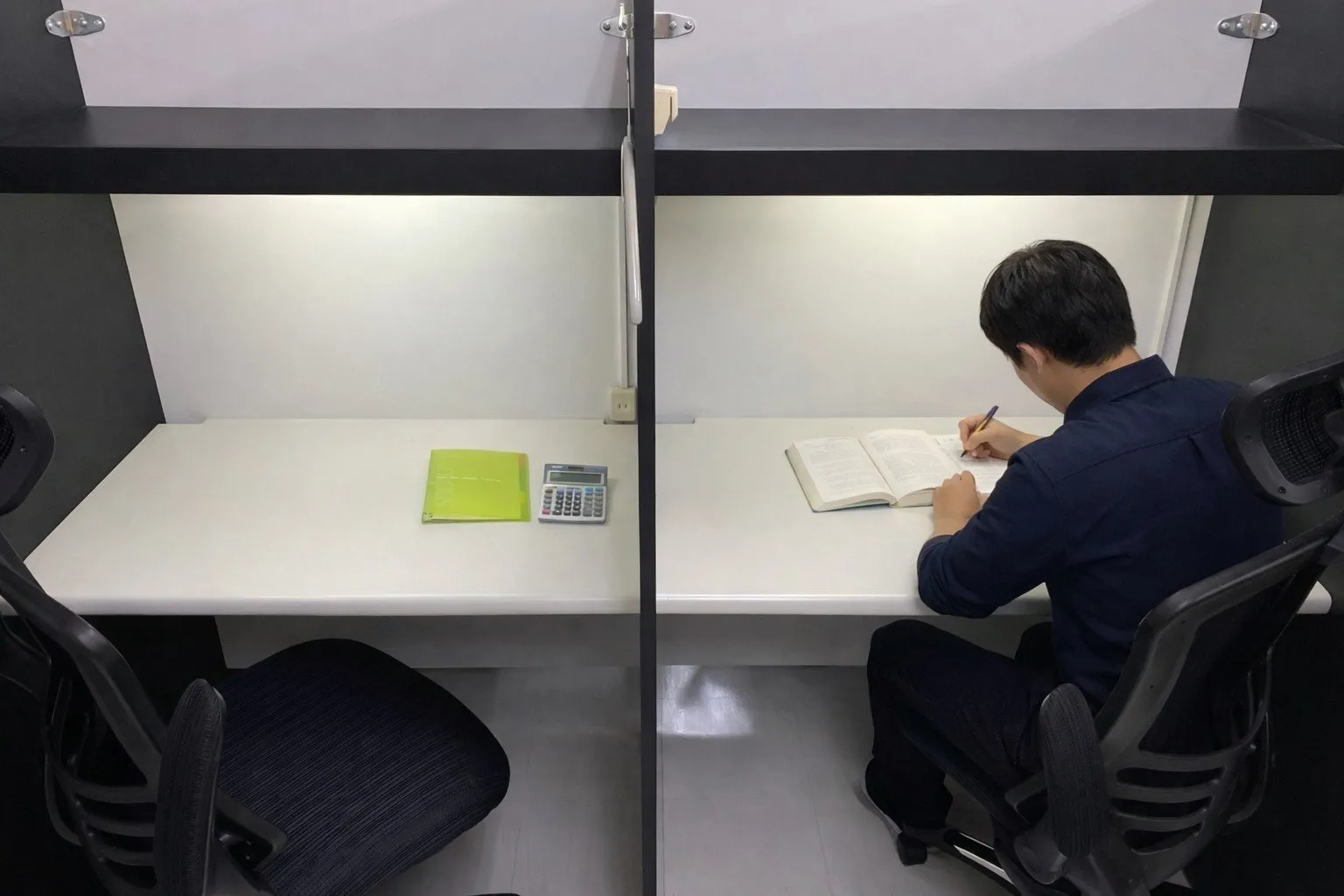 自習室倶楽部 蒲田駅前店 写真