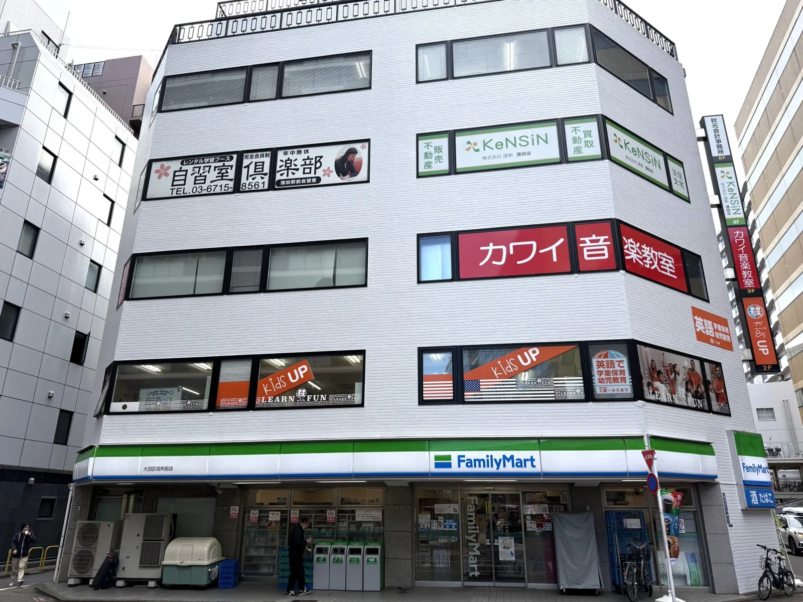 自習室倶楽部 蒲田駅前店 写真