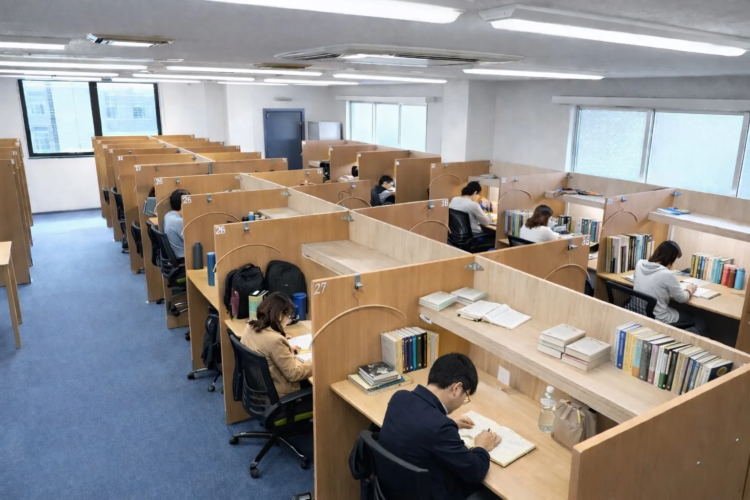 自習室倶楽部 駒沢大学駅前店 写真