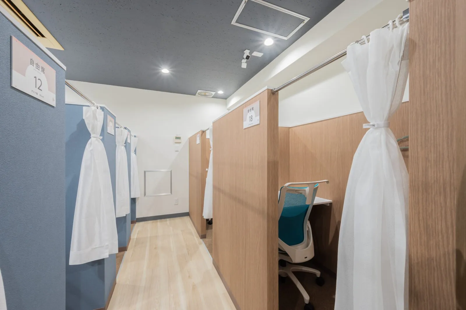 自習室 KAKOI 文京シビックセンター前店 写真