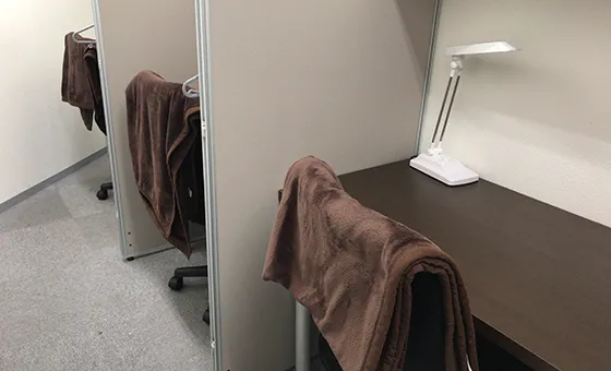 おとな自習室 自習室うめだ 大阪マルビル店 写真