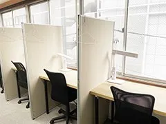 おとな自習室 自習室うめだ 中津駅前店 写真