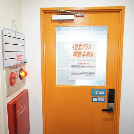 自習室プラス 堺筋本町 写真
